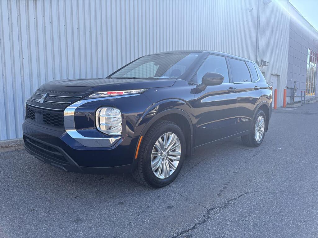 2024 Mitsubishi Outlander ES S-AWC