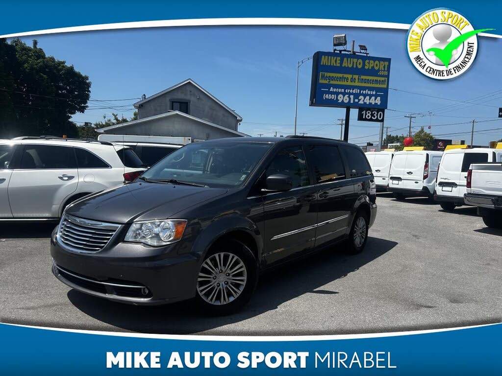 2016 Chrysler Town & Country Touring-L FWD