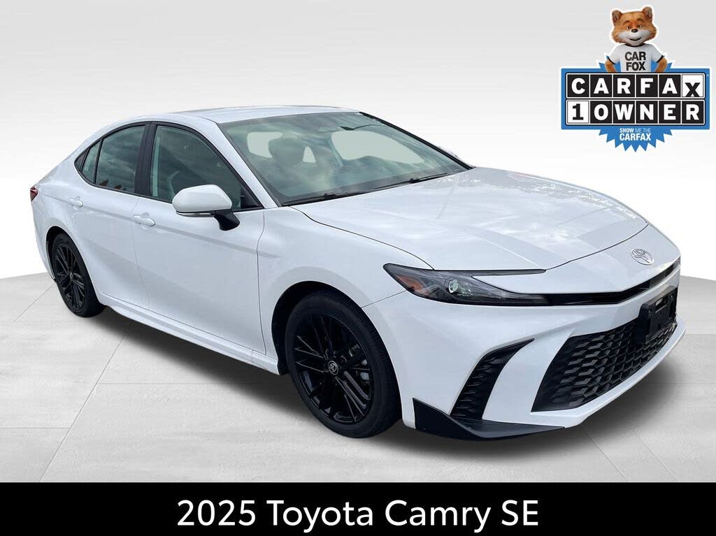2025 Toyota Camry SE FWD