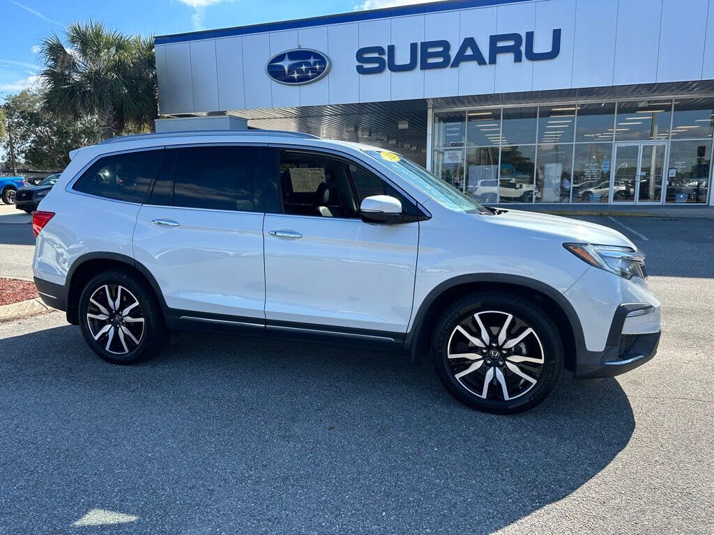 2021 Honda Pilot Touring FWD with Rear Captains Chairs