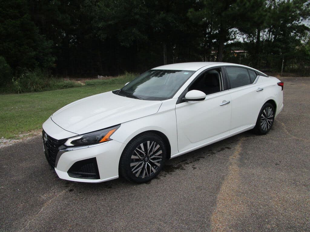 2023 Nissan Altima 2.5 SV FWD