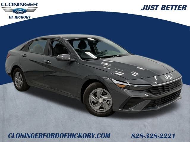 2024 Hyundai Elantra SE FWD