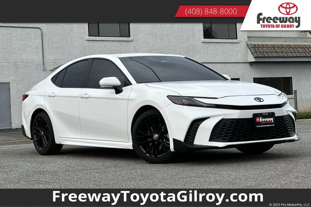 2025 Toyota Camry SE FWD
