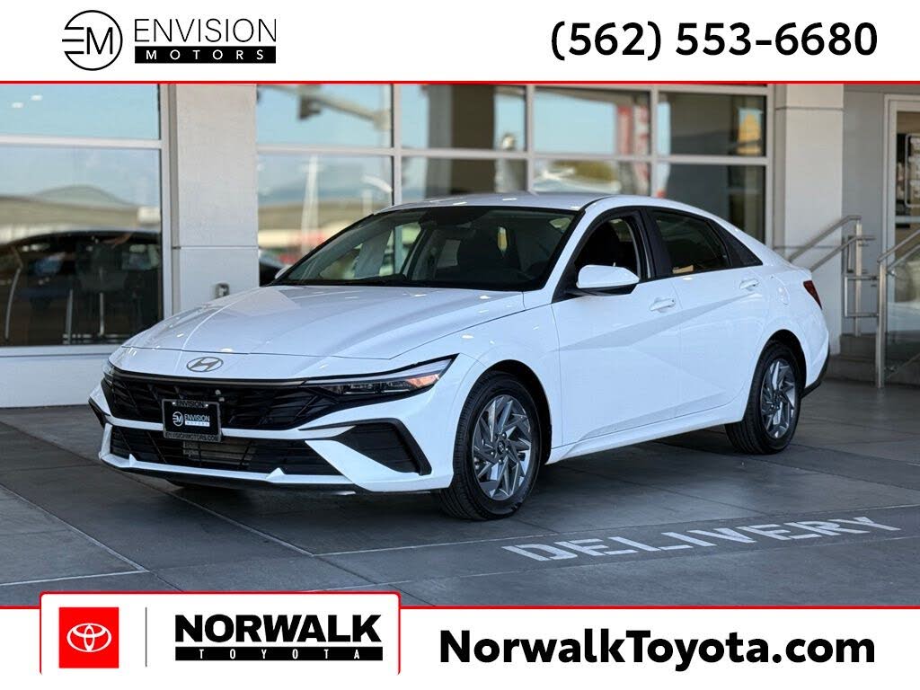 2024 Hyundai Elantra SEL FWD