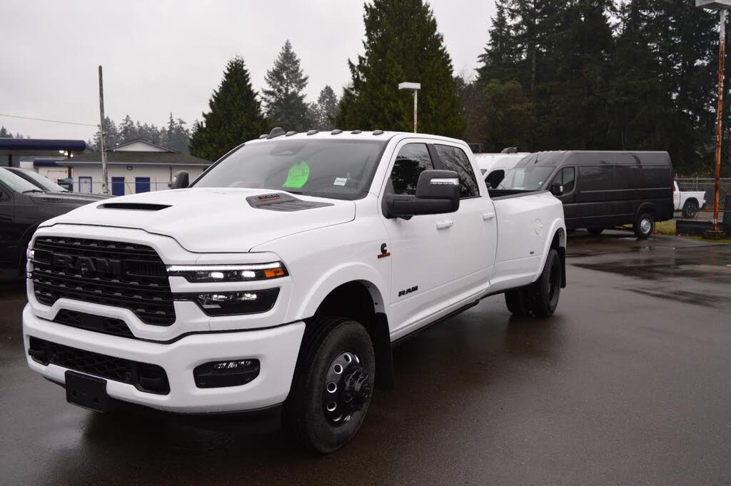 2025 RAM 3500 Limited Crew Cab LB DRW 4WD