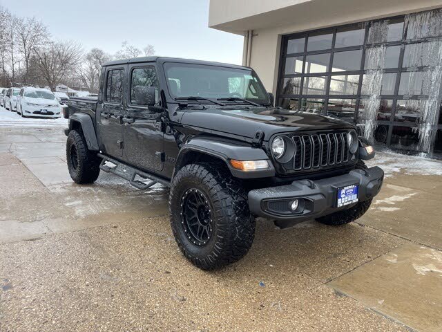 2024 Jeep Gladiator NightHawk Crew Cab 4WD
