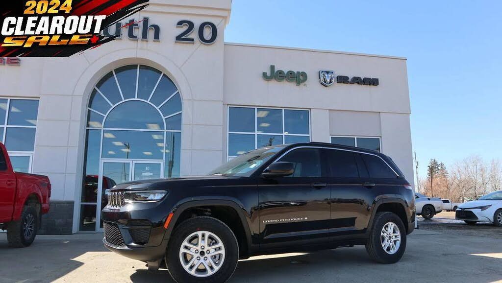 Jeep Grand Cherokee Laredo 4WD 2024