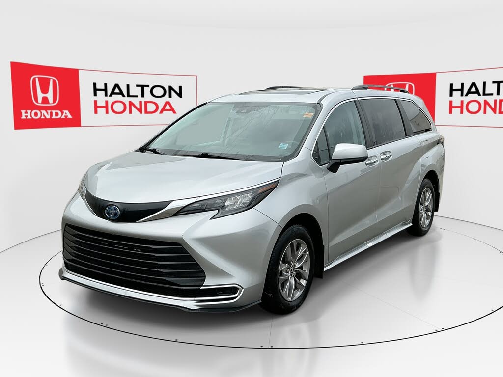 2024 Toyota Sienna XLE 8-Passenger FWD