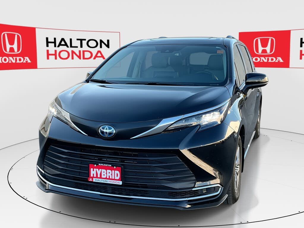 2024 Toyota Sienna XLE 8-Passenger FWD