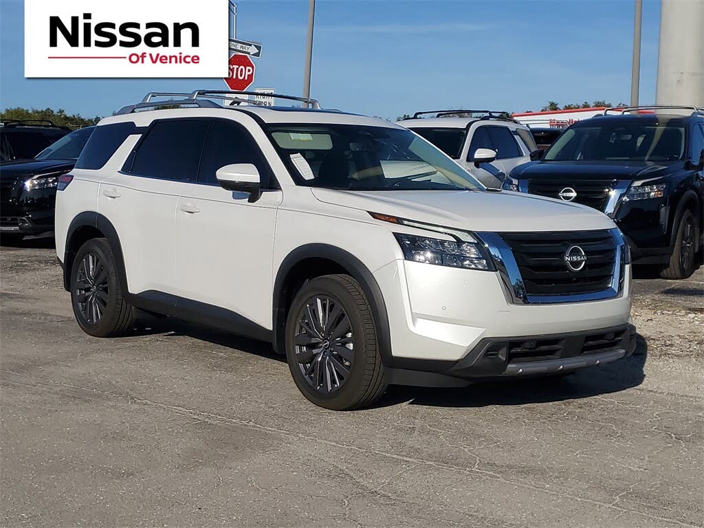 2025 Nissan Pathfinder SL FWD