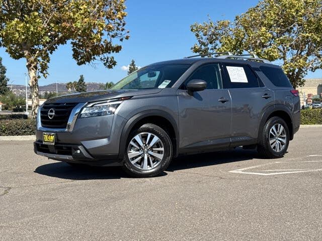 2022 Nissan Pathfinder SL FWD