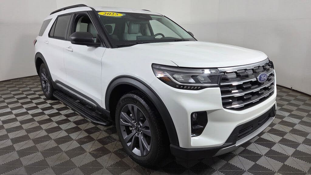 2025 Ford Explorer Active AWD