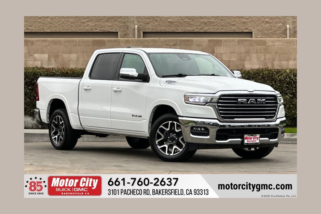 2025 RAM 1500 Laramie Crew Cab 4WD