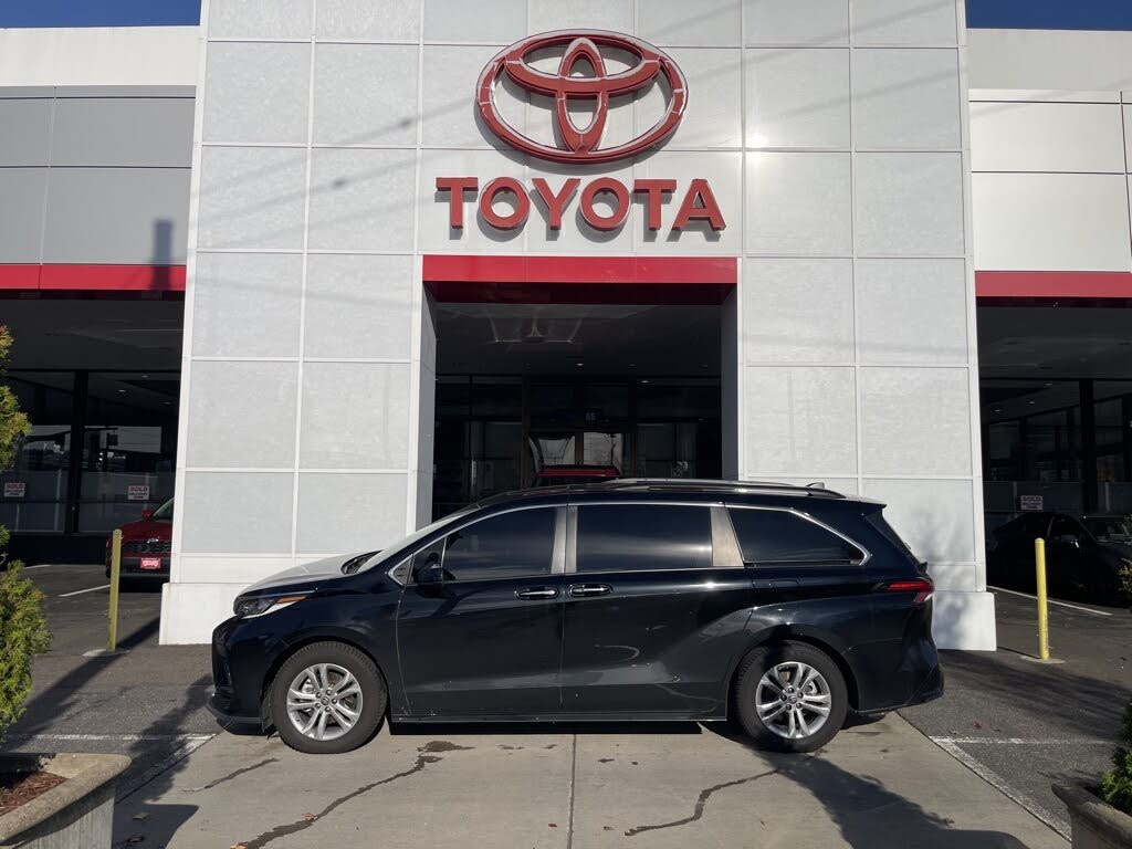 2022 Toyota Sienna XSE 7-Passenger AWD