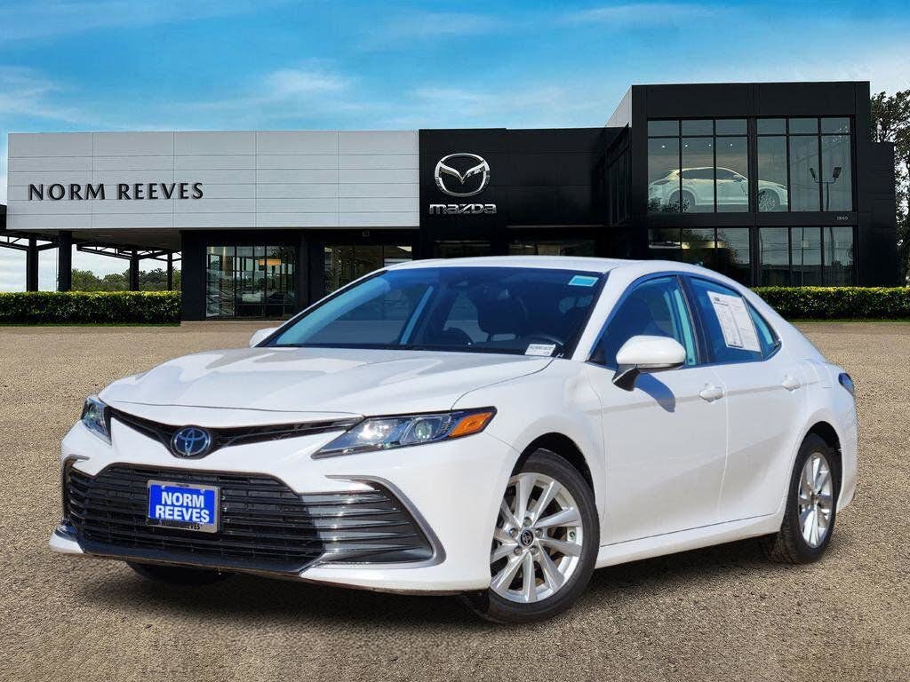 2024 Toyota Camry LE FWD
