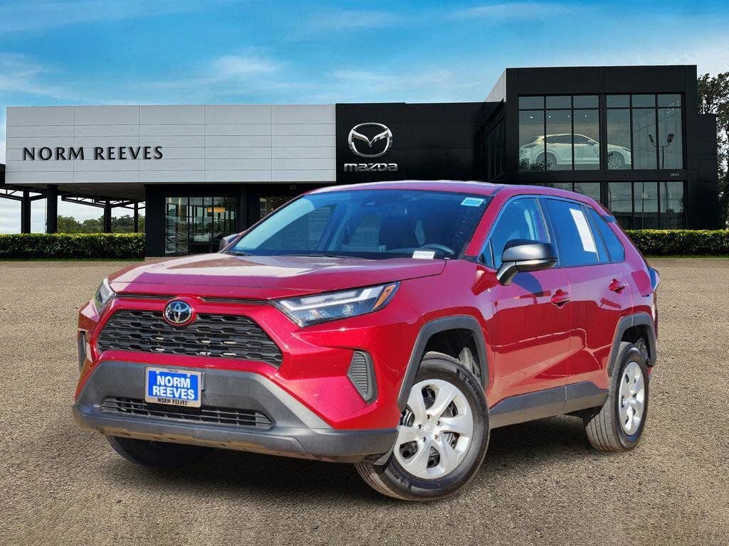 2025 Toyota RAV4 LE FWD