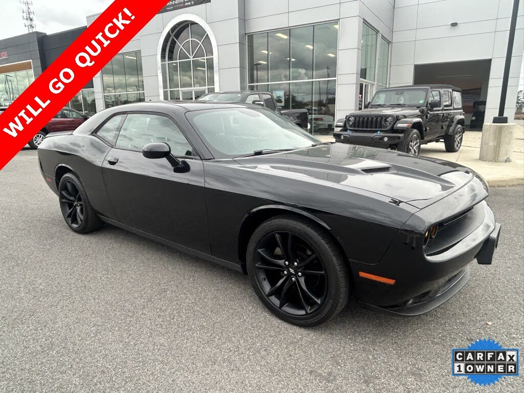 2017 Dodge Challenger SXT RWD