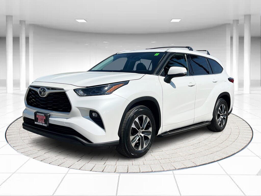 2022 Toyota Highlander XLE FWD