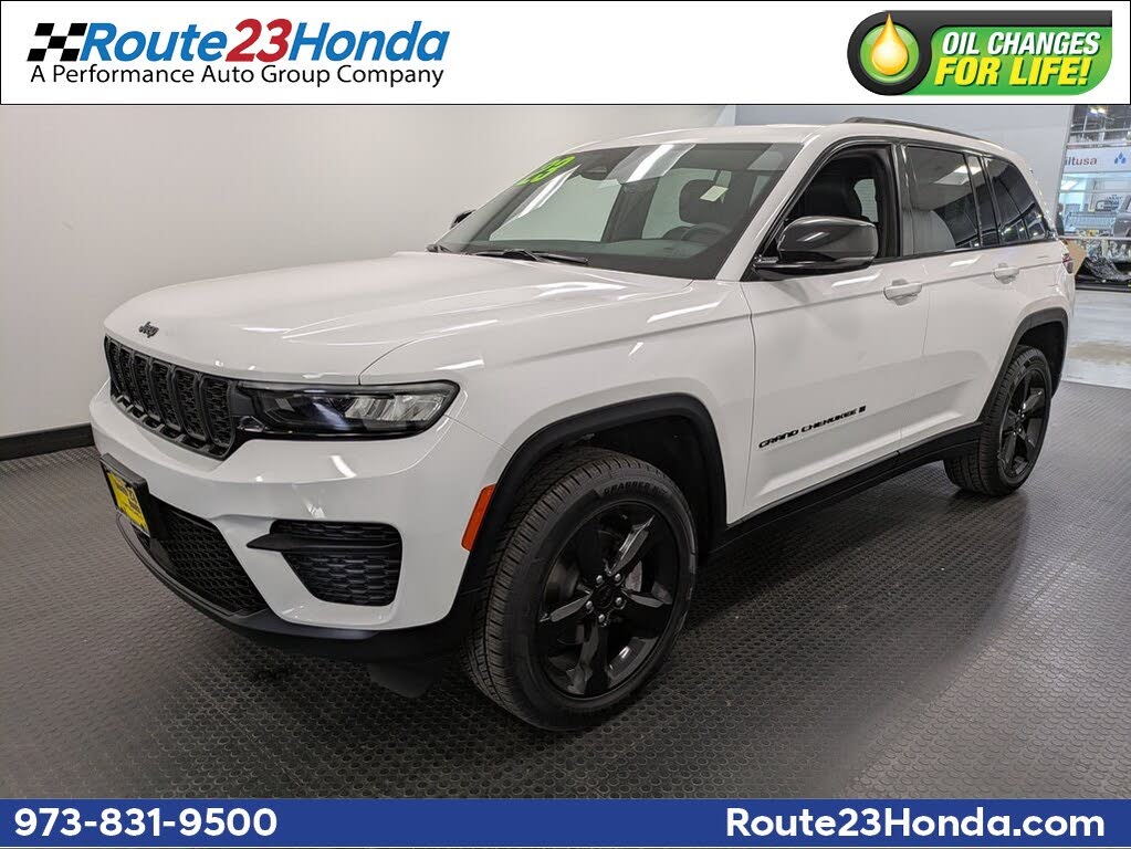 2023 Jeep Grand Cherokee Altitude 4WD