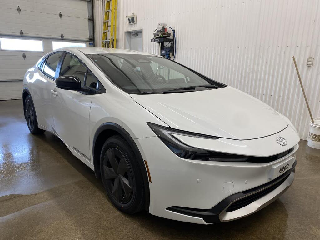 2025 Toyota Prius Plug-In Hybrid SE FWD