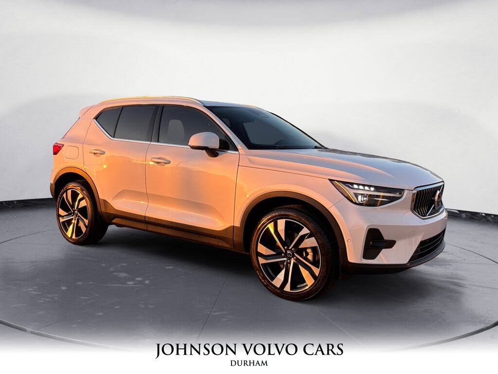 2025 Volvo XC40 B5 Ultra Bright Theme AWD