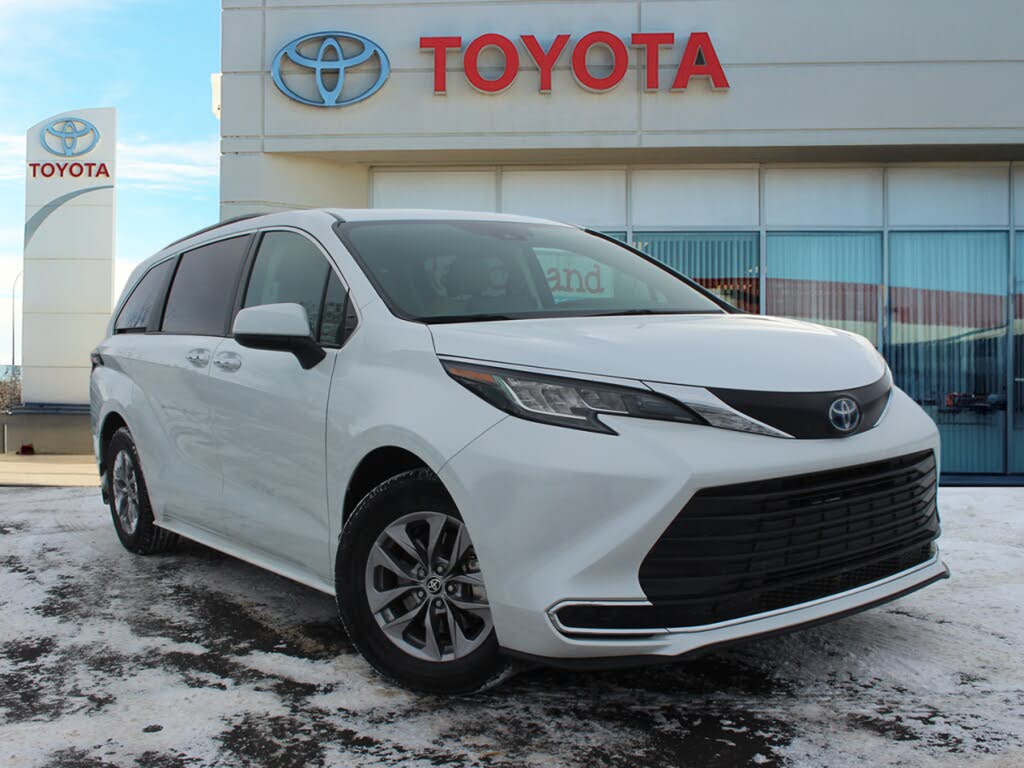 Toyota Sienna XLE 8-Passenger FWD 2022