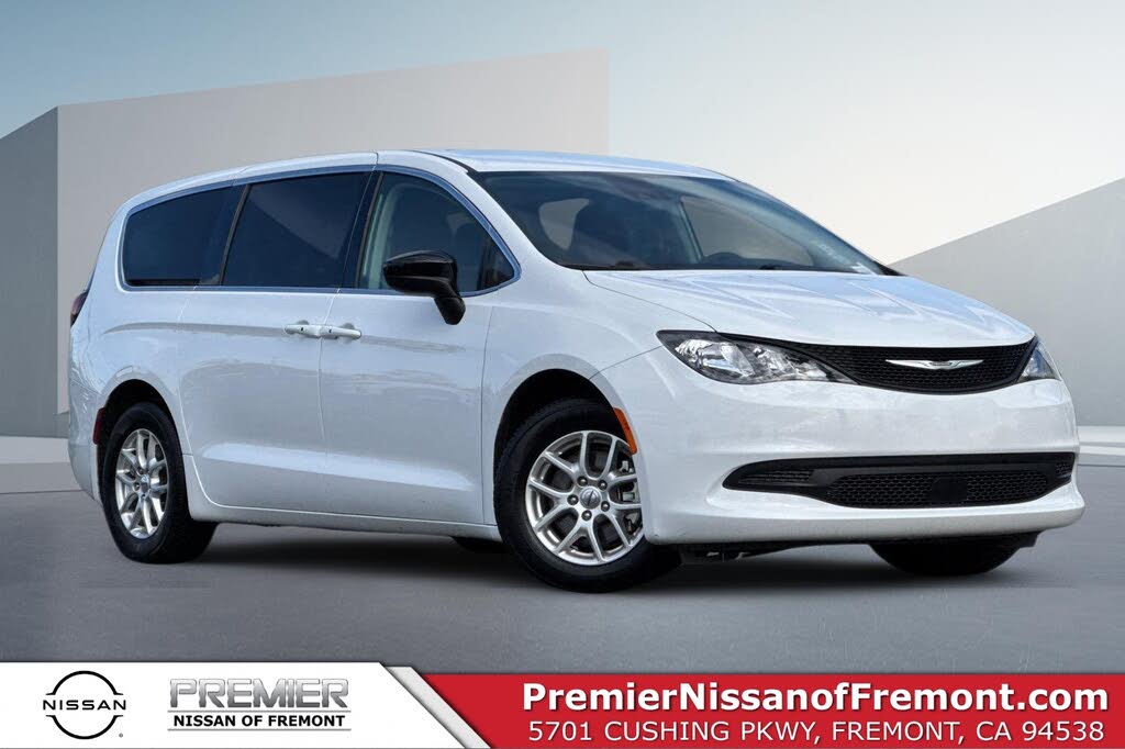 2024 Chrysler Voyager LX FWD