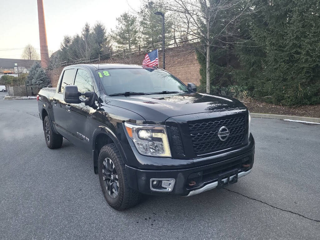 2018 Nissan Titan PRO-4X Crew Cab 4WD