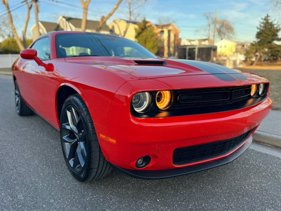 2022 Dodge Challenger SXT RWD