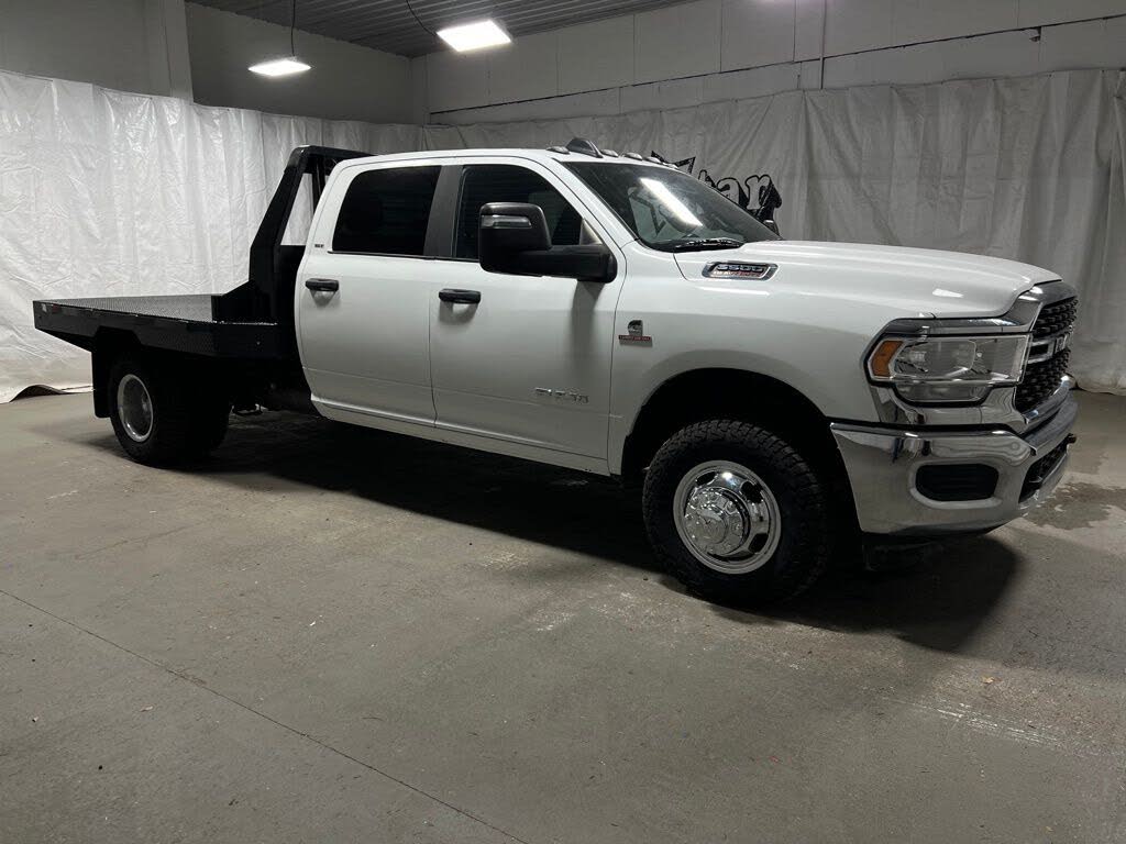 2024 RAM 3500 Chassis SLT Crew Cab LB DRW 4WD