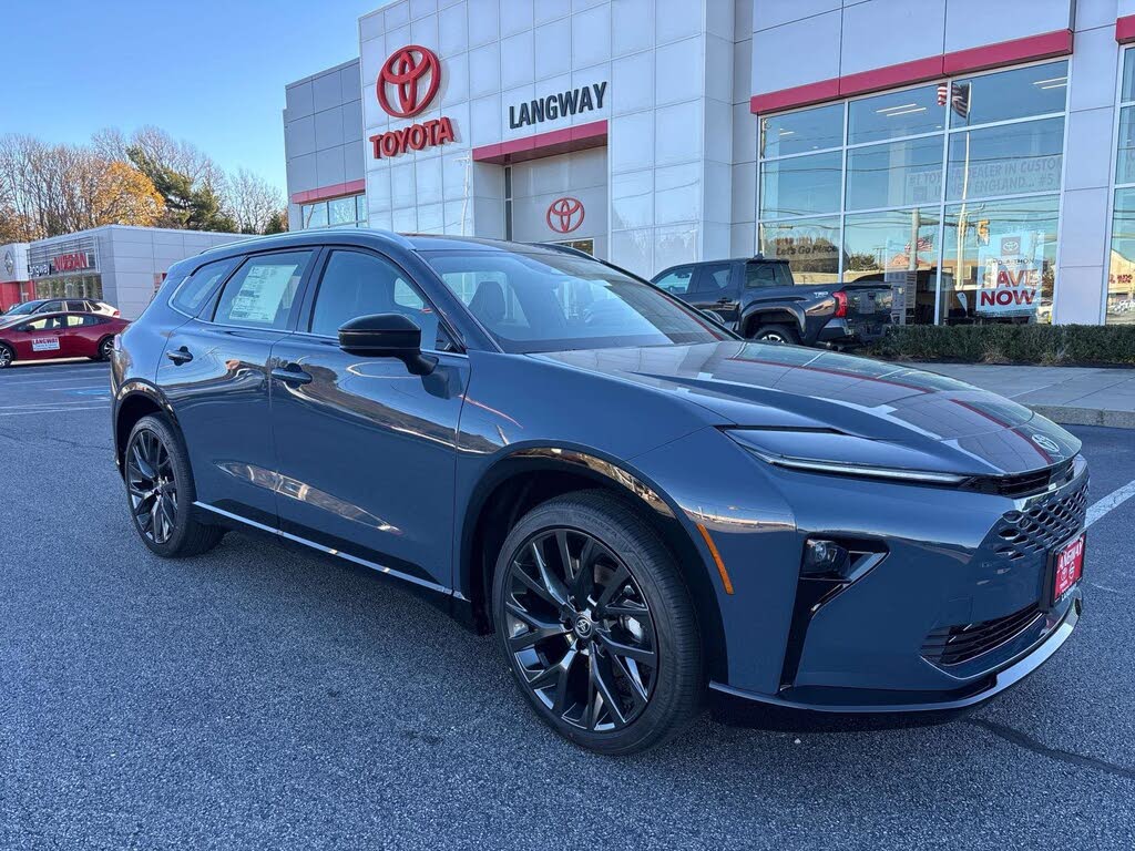 2025 Toyota Crown Signia Limited AWD