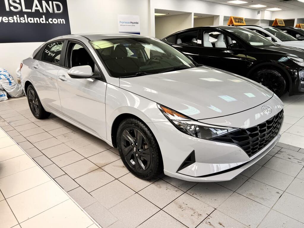 Hyundai Elantra Preferred FWD 2022