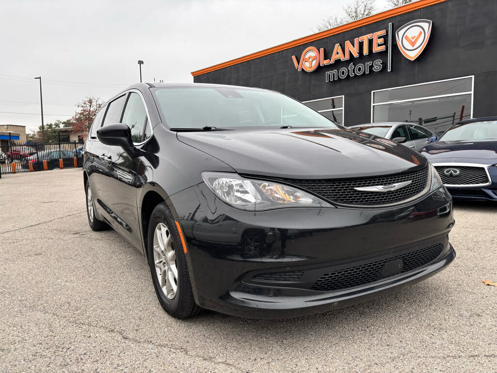 2023 Chrysler Voyager LX FWD