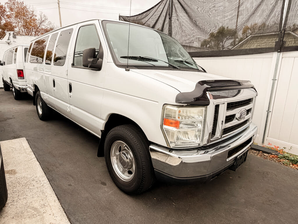 2011 Ford E-Series E-350 XLT Super Duty Extended Passenger Van