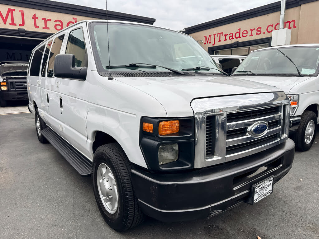 2011 Ford E-Series E-350 XLT Super Duty Extended Passenger Van