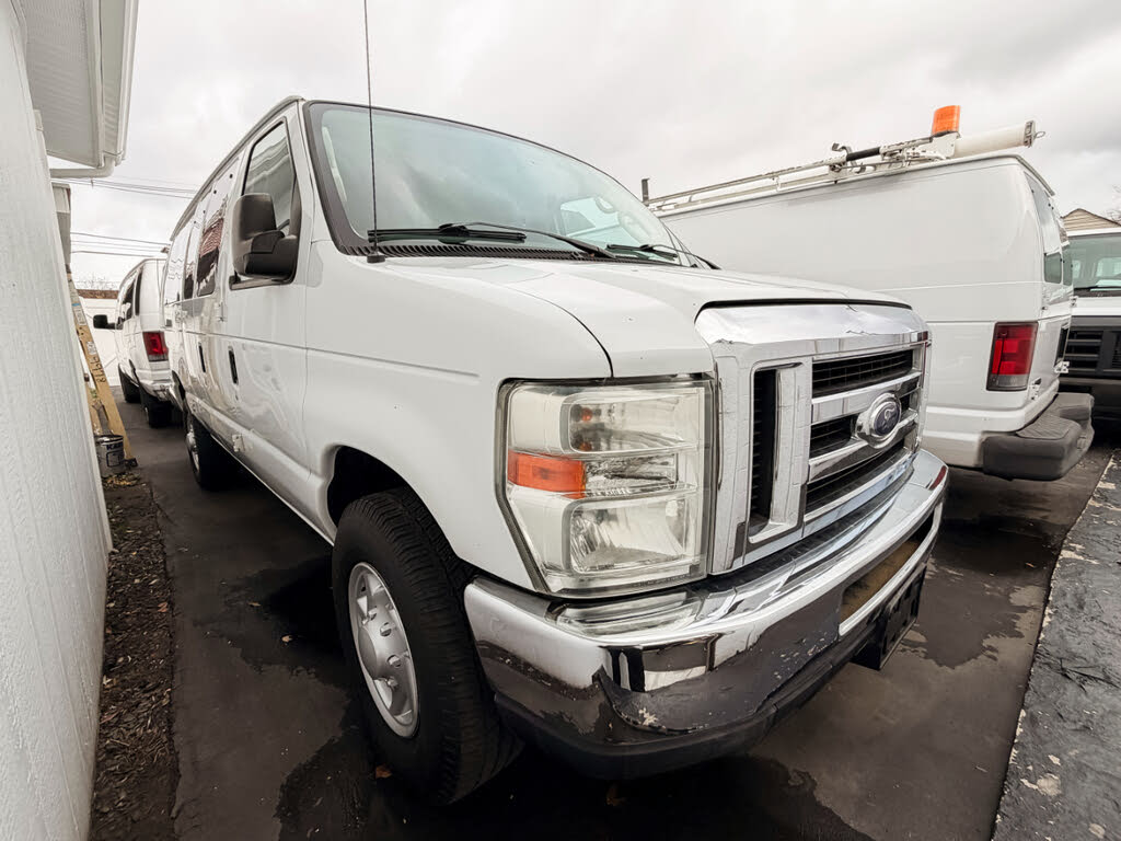 2012 Ford E-Series E-350 XLT Super Duty Extended Passenger Van