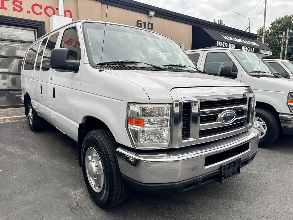 2013 Ford E-Series E-350 XLT Super Duty Extended Passenger Van