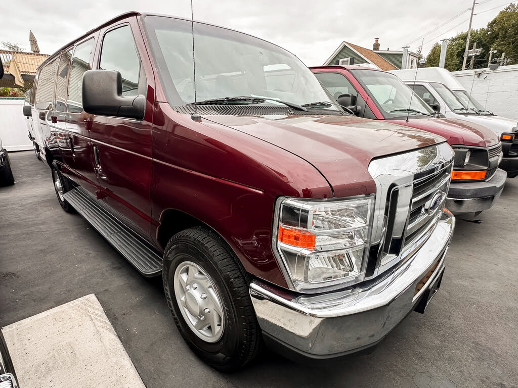2014 Ford E-Series E-350 XLT Super Duty Extended Passenger Van