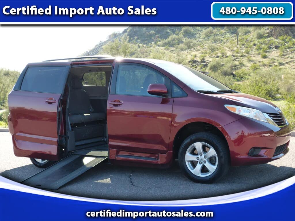 2015 Toyota Sienna LE Mobility 7-Passenger