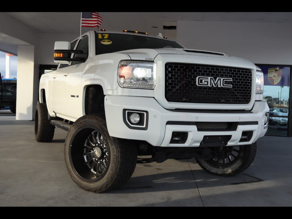 2017 GMC Sierra 3500HD Denali Crew Cab LB DRW 4WD