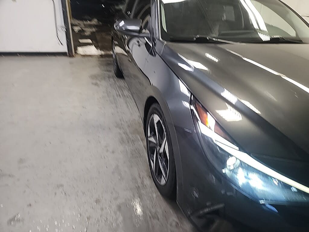 2022 Hyundai Elantra Limited FWD