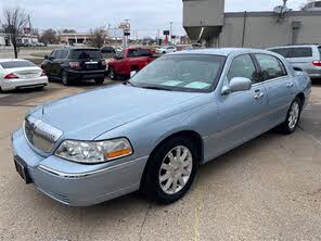 Lincoln Town Car Signature Limited