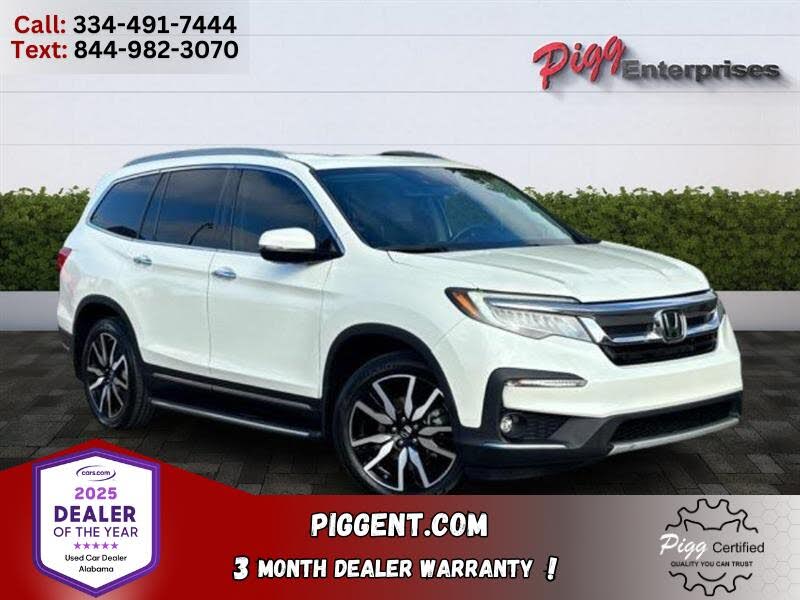 2019 Honda Pilot Touring FWD with Rear Captain's Chairs