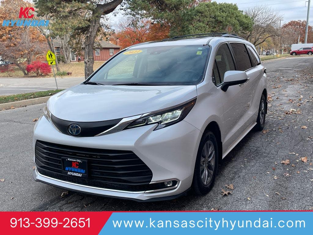 2023 Toyota Sienna XLE 7-Passenger FWD