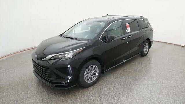 2025 Toyota Sienna XLE 7-Passenger FWD