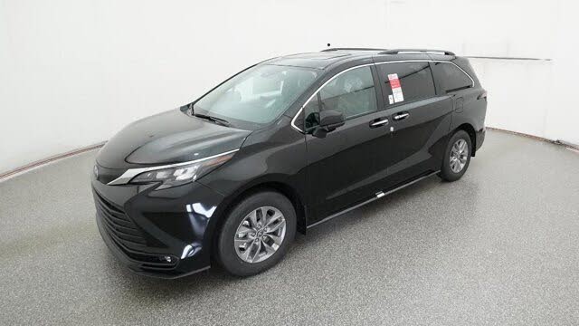 2025 Toyota Sienna XLE 7-Passenger FWD
