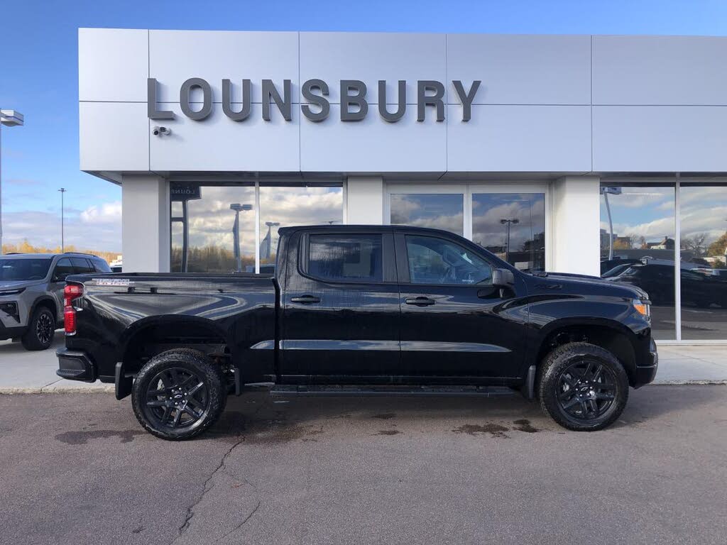 Chevrolet Silverado 1500 Custom Trail Boss Crew Cab 4WD 2026