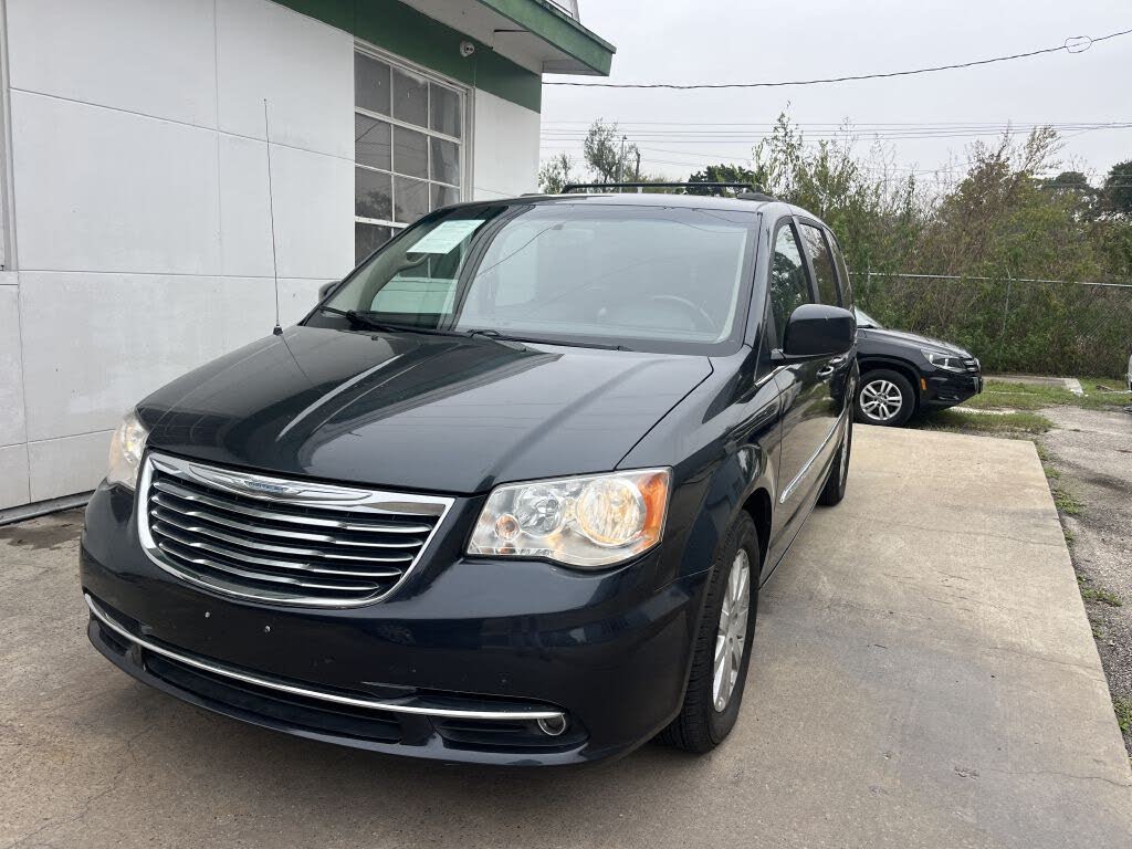 2013 Chrysler Town & Country Touring-L FWD