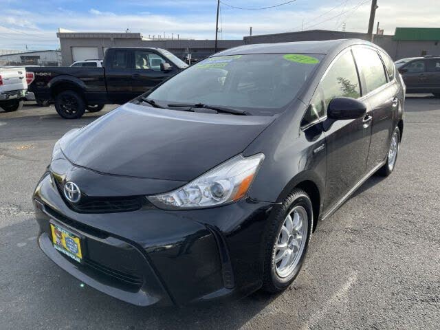 2017 Toyota Prius v Five FWD