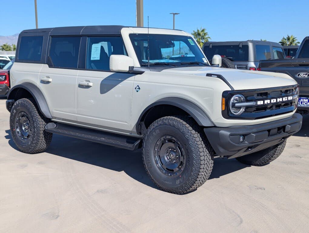 2025 Ford Bronco Outer Banks 4-Door 4WD